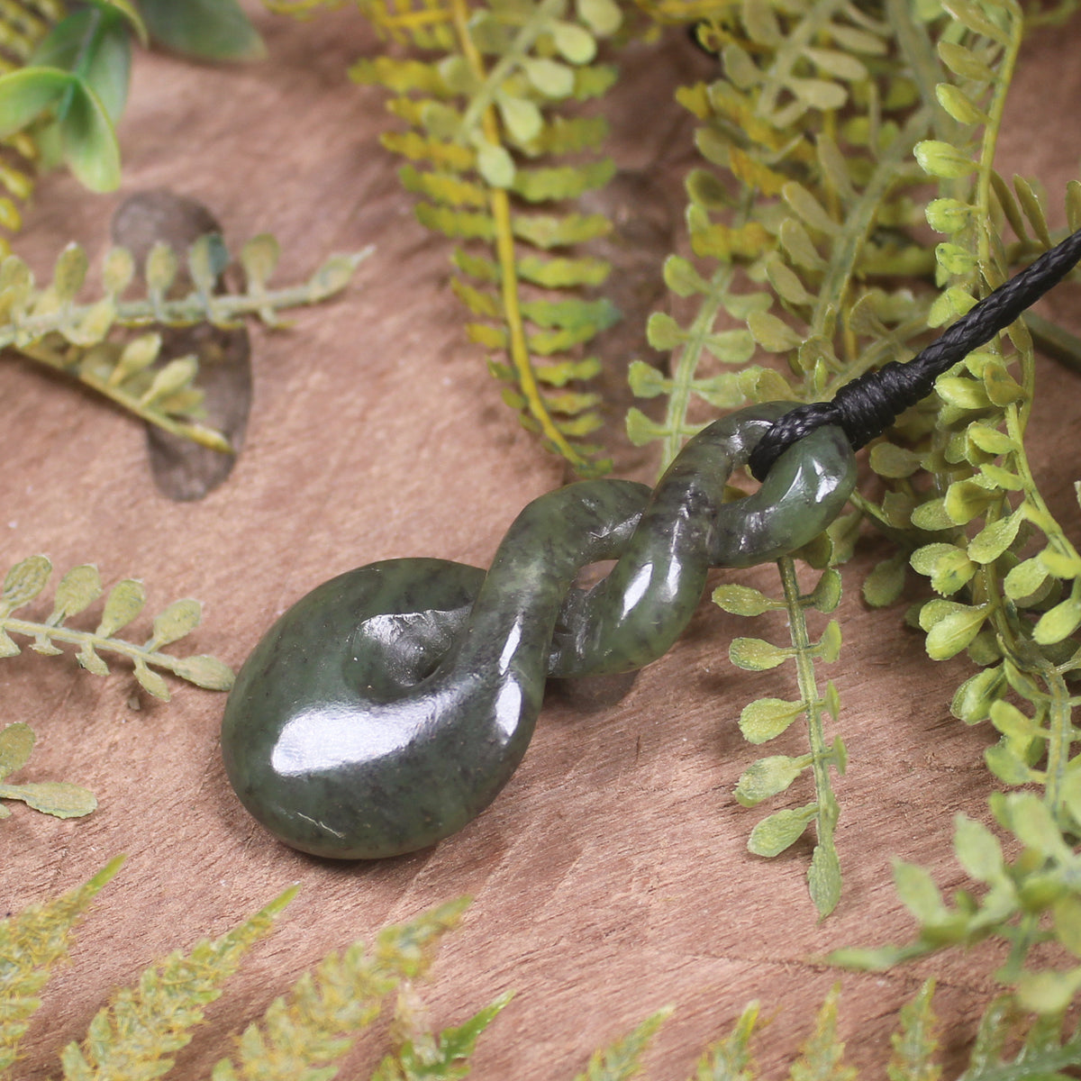 Twist or Pikorua carved from Hapopo Pounamu - NZ Greenstone