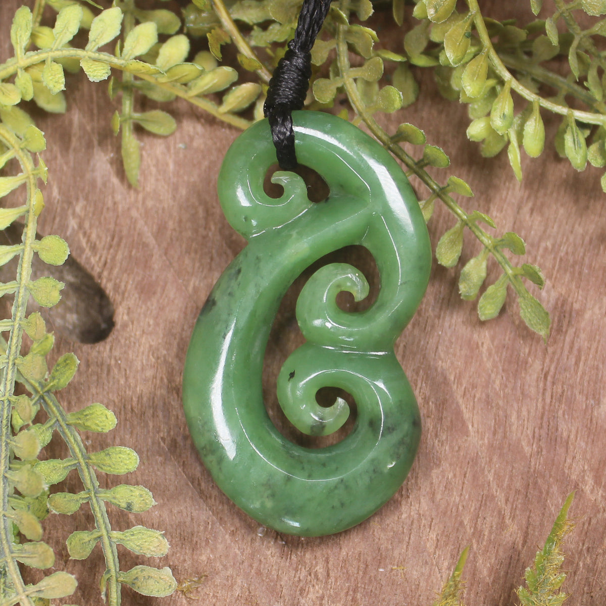 Hammerhead pendant carved from Hapopo Pounamu - NZ Greenstone