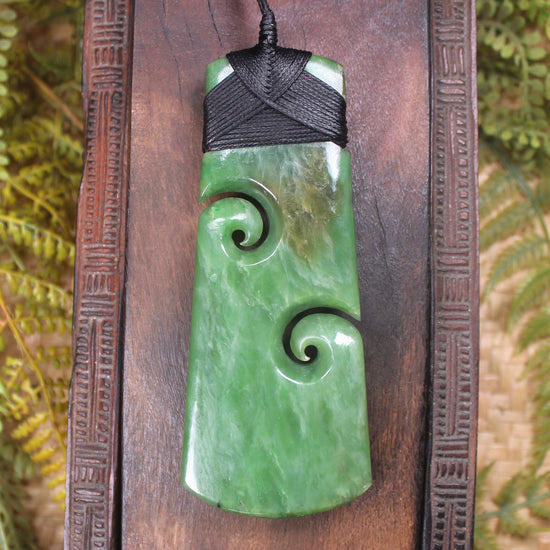 Hapopo Pounamu Toki with Koru