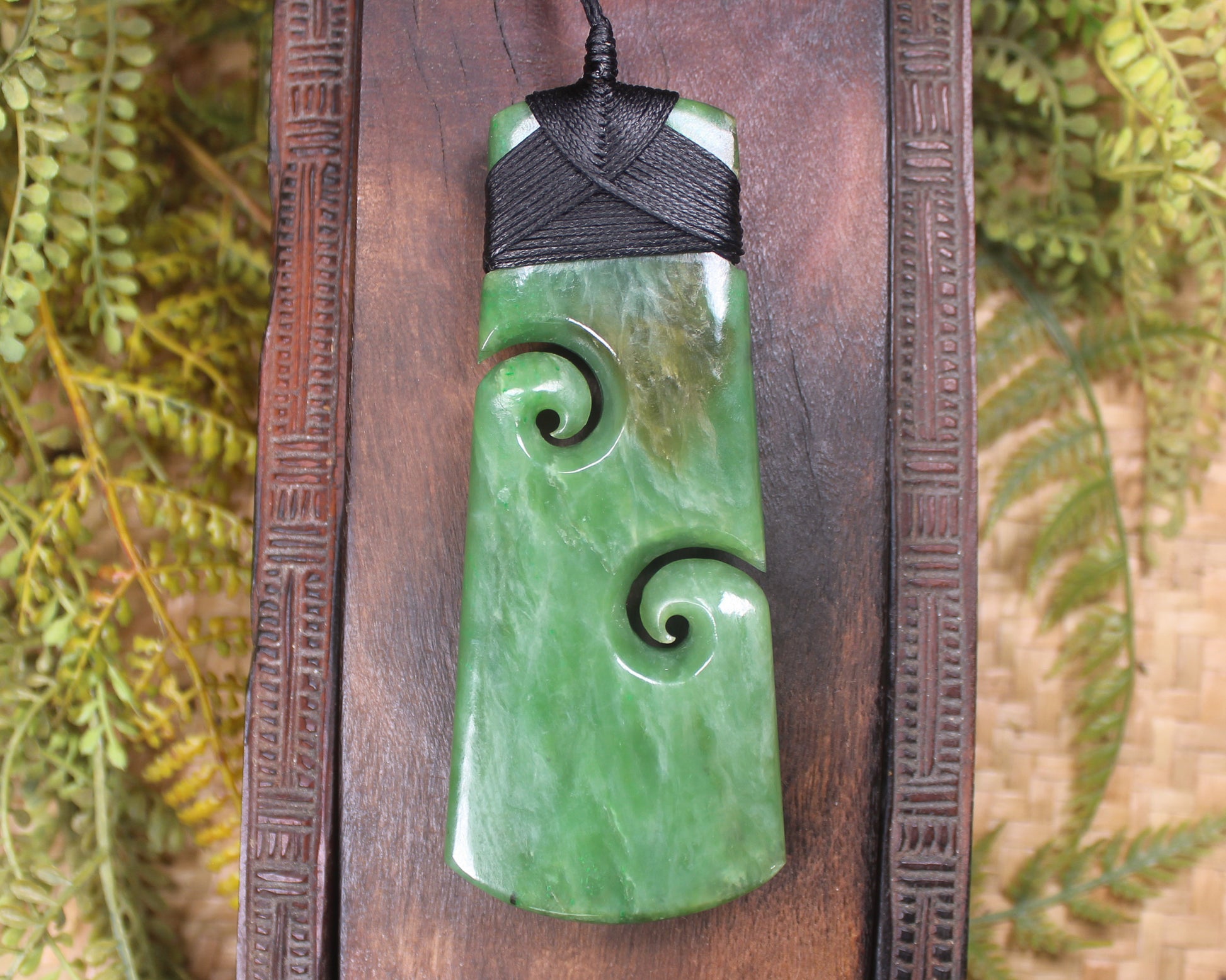 Hapopo Pounamu Toki with Koru
