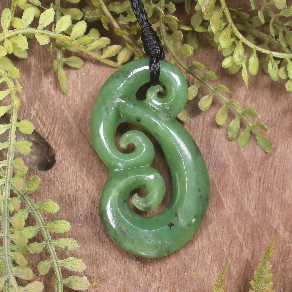 Hammerhead pendant carved from Hapopo Pounamu - NZ Greenstone
