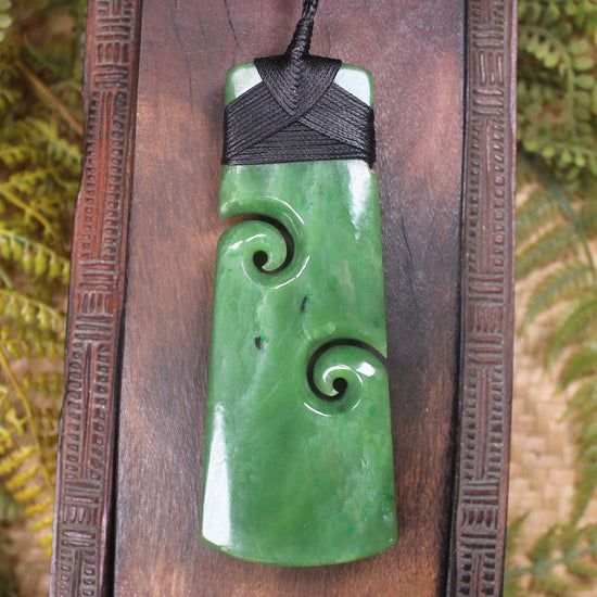 Hapopo Pounamu Toki with Koru