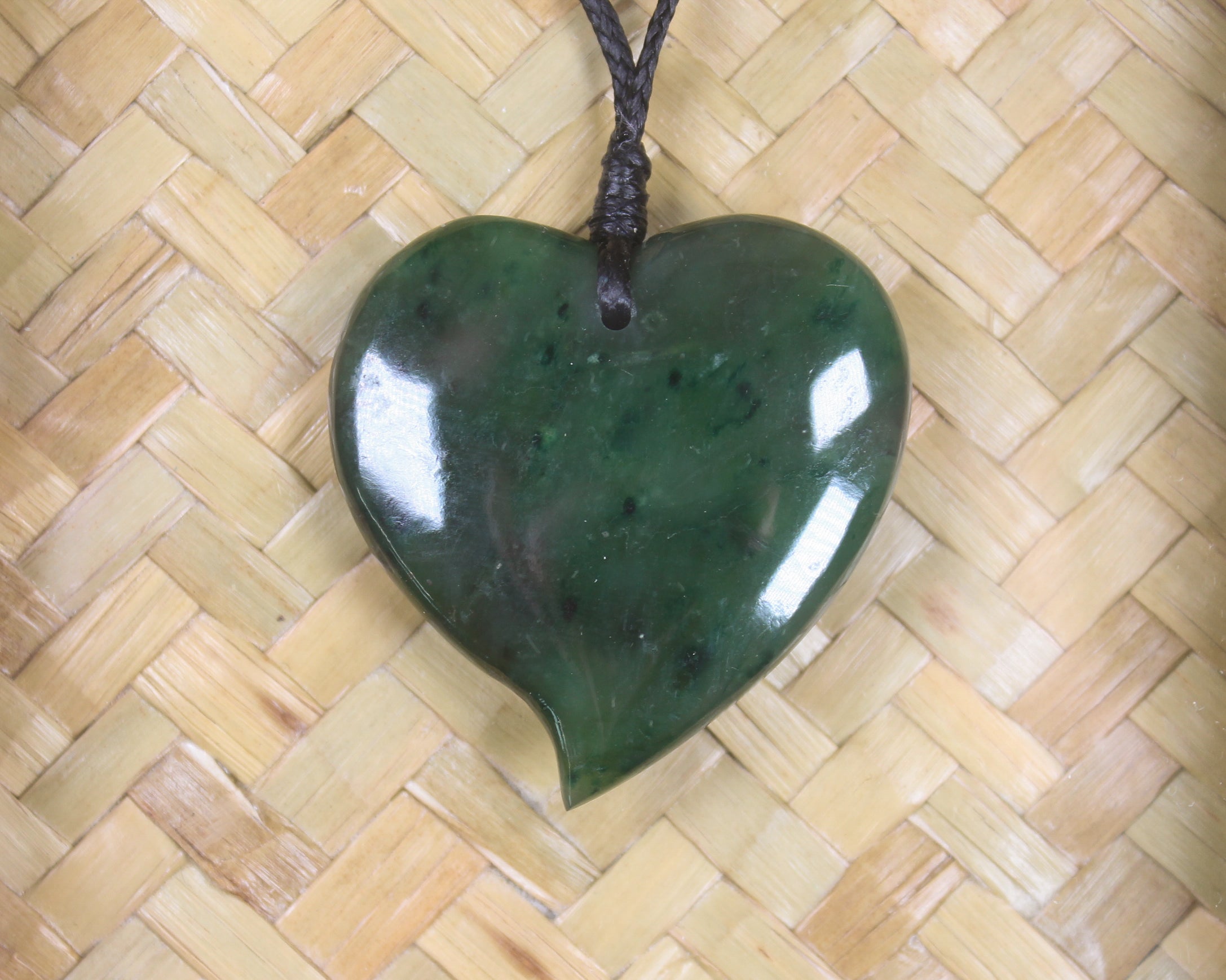 Kawakawa Pounamu Heart Pendant - NZ Greenstone 