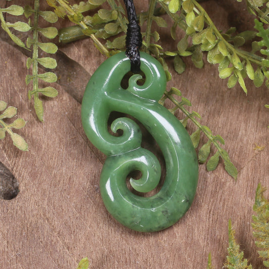 Hammerhead pendant carved from Hapopo Pounamu - NZ Greenstone