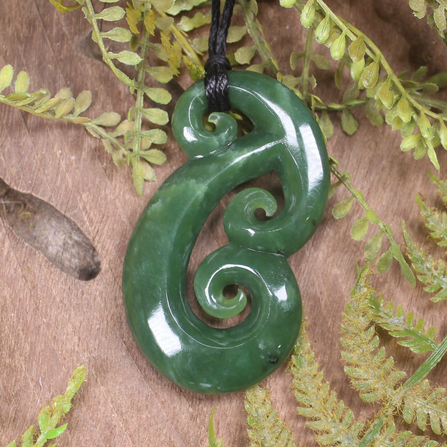 Hammerhead pendant carved from Hapopo Pounamu - NZ Greenstone