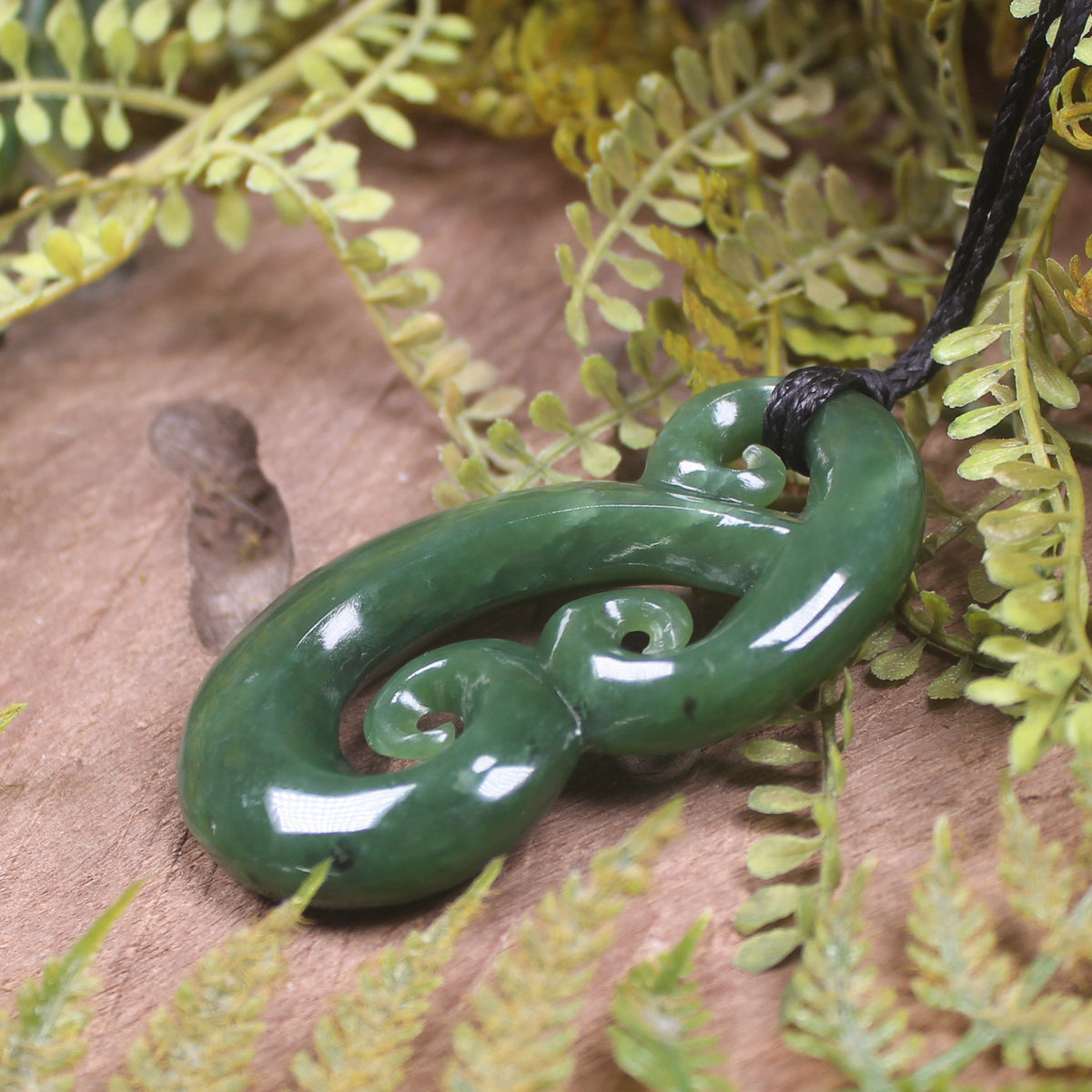 Hammerhead pendant carved from Hapopo Pounamu - NZ Greenstone