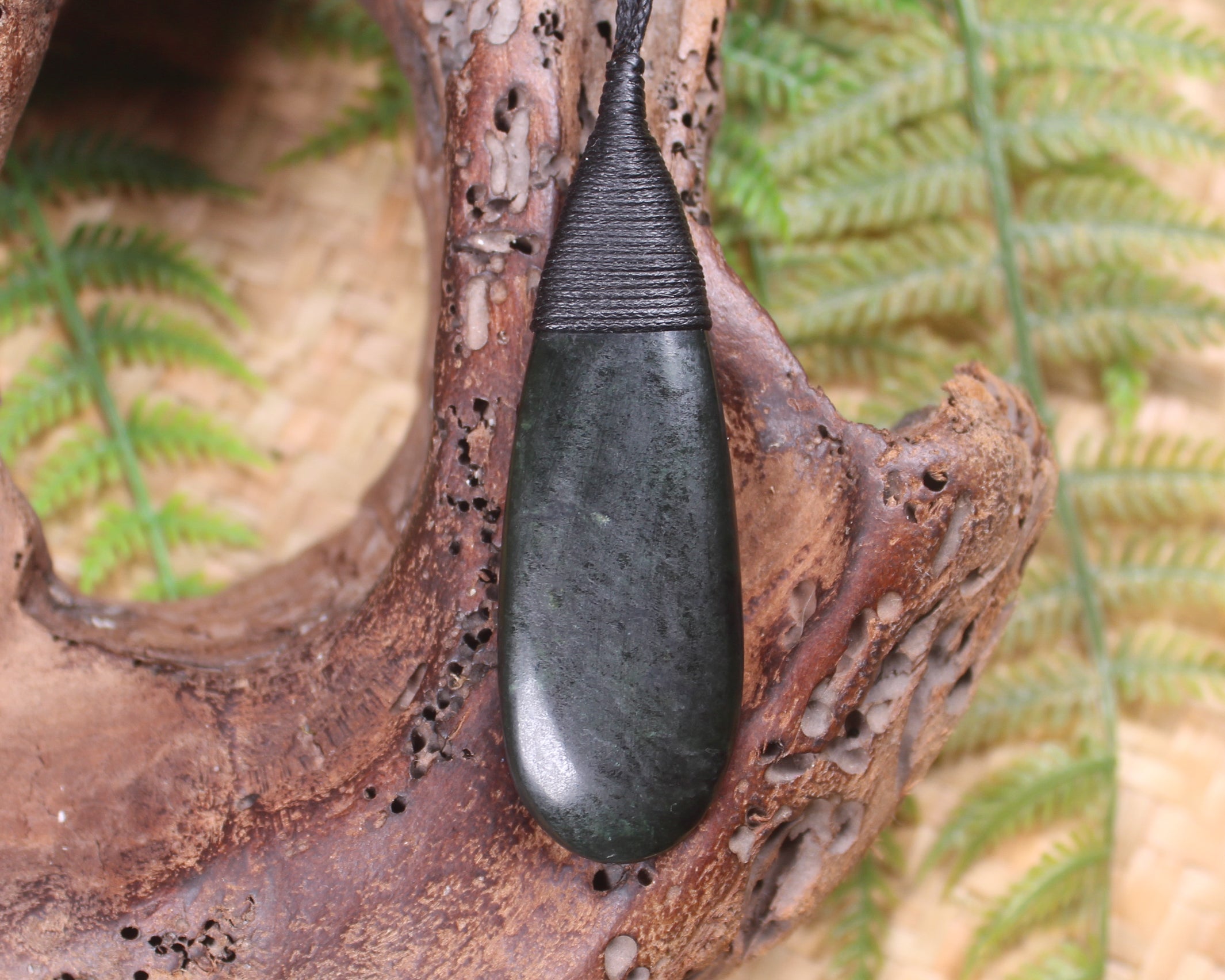 Kawakawa Pounamu Roimata Pendant - NZ Greenstone