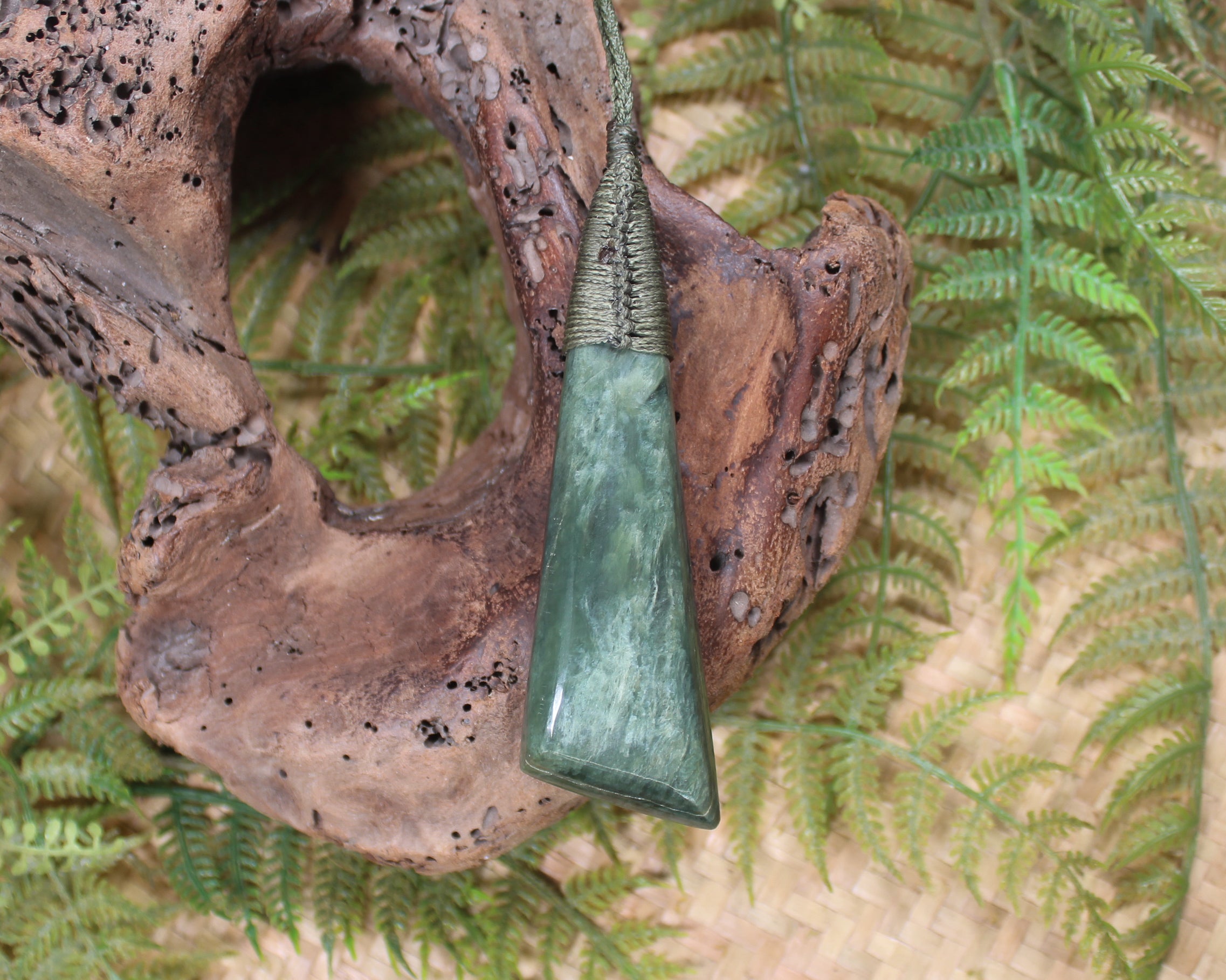 Toki or Adze Pendant carved from Inanga Pounamu - NZ Greenstone