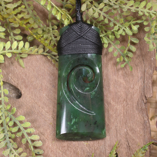 Kawakawa Pounamu Toki with Koru