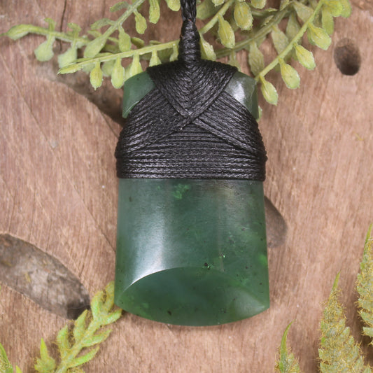 Hapopo Pounamu Toki - NZ Greenstone