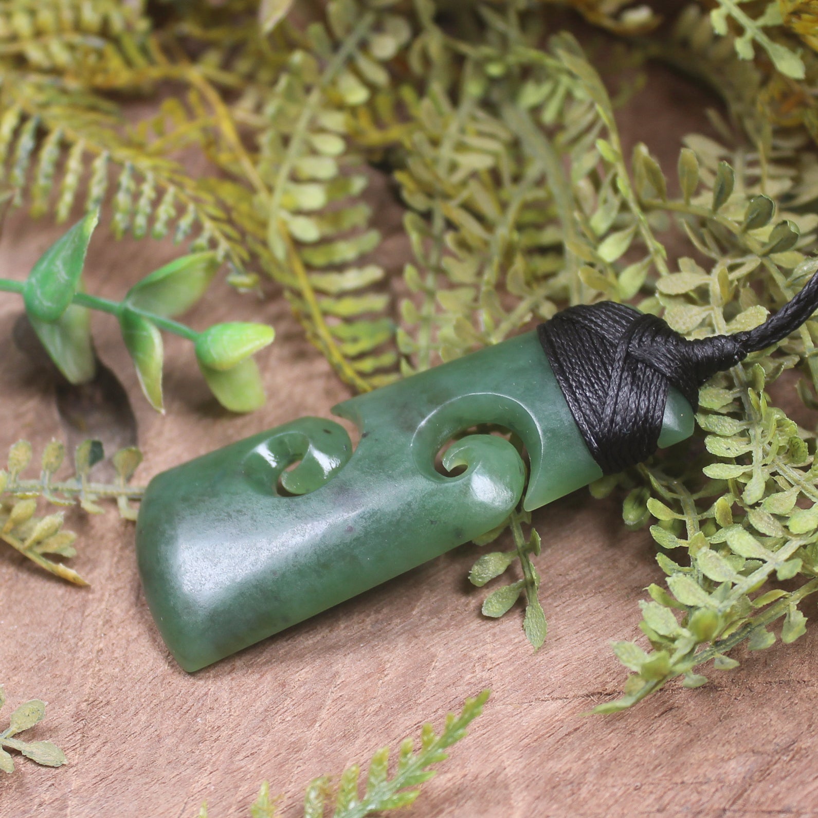Hapopo Pounamu Toki with Koru - NZ Greenstone