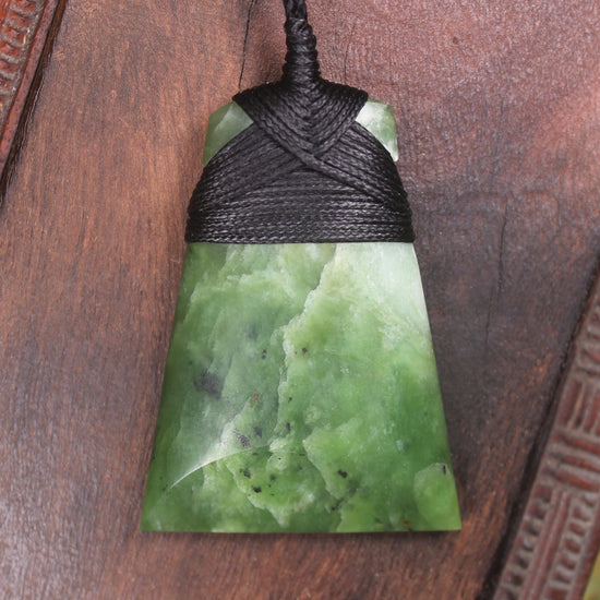Hapopo Pounamu Toki - NZ Greenstone