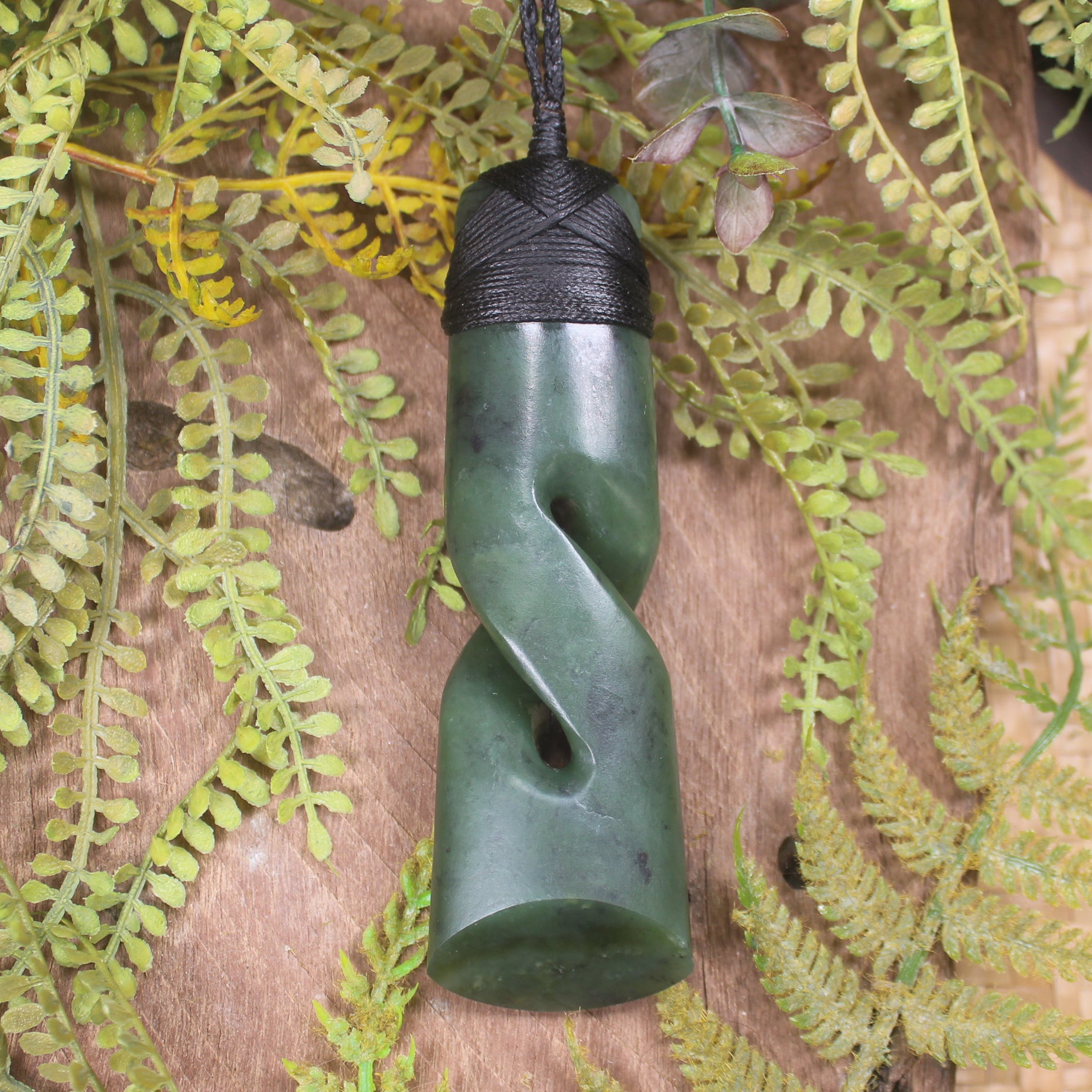 Hapopo Pounamu Toki Twist - NZ Greenstone
