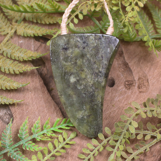 Tooth pendant carved from Rimu Pounamu - NZ Greenstone