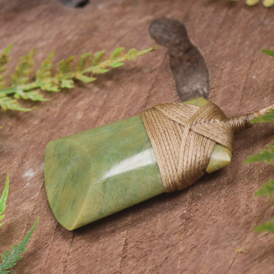 Flower Jade Pounamu Toki