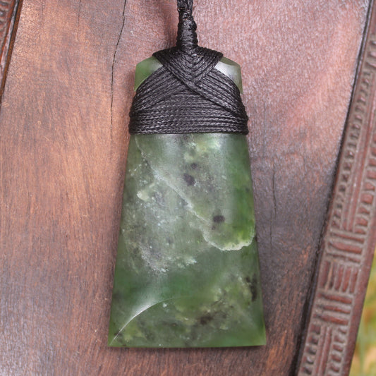 Hapopo Pounamu Toki - NZ Greenstone