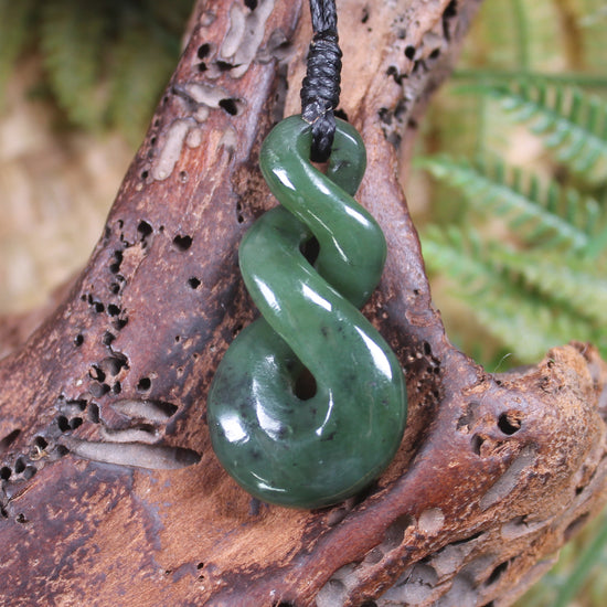 Twist or Pikorua carved from Hapopo Pounamu - NZ Greenstone