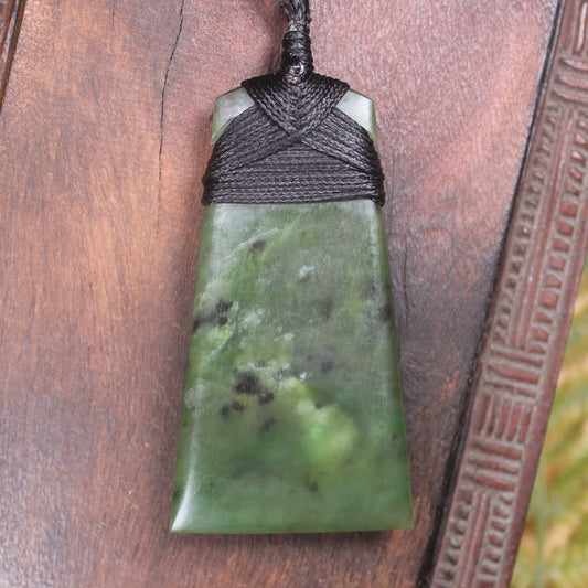 Hapopo Pounamu Toki - NZ Greenstone