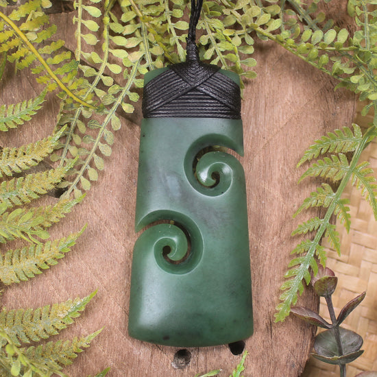 Kawakawa Pounamu Toki with Koru
