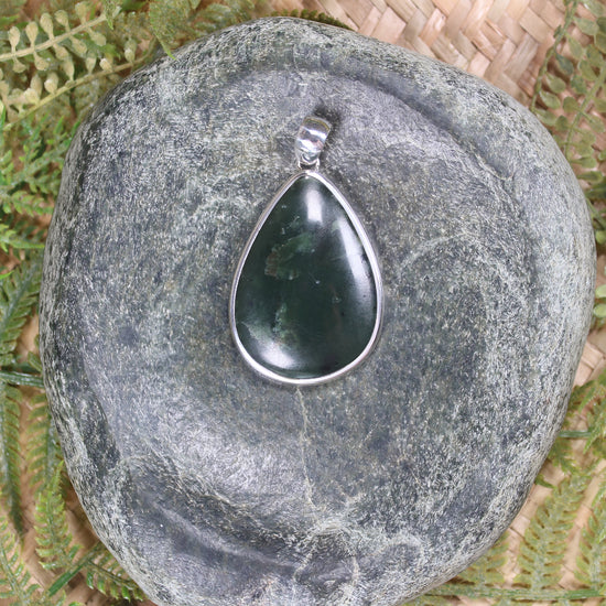 Kawakawa Pounamu pendant set in Sterling Silver - NZ Greenstone