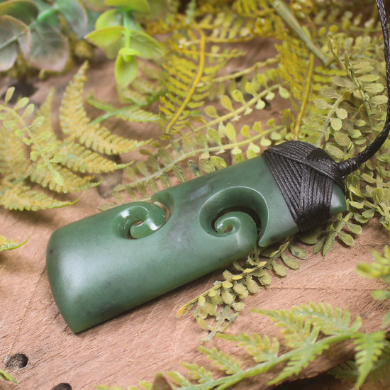 Kawakawa Pounamu Toki with Koru
