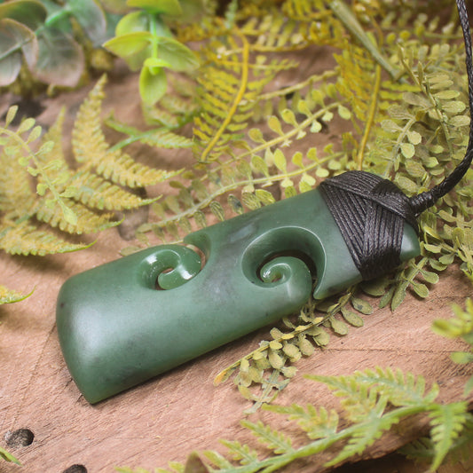 Kawakawa Pounamu Toki with Koru