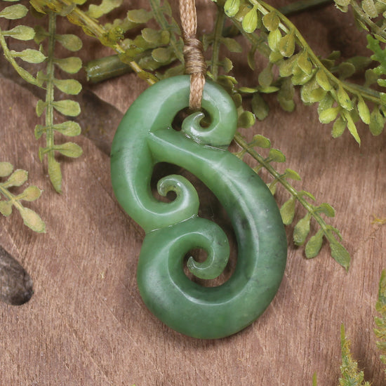 Hammerhead pendant carved from Hapopo Pounamu - NZ Greenstone