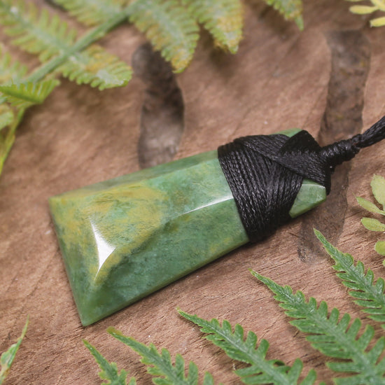 Flower Jade Pounamu Toki