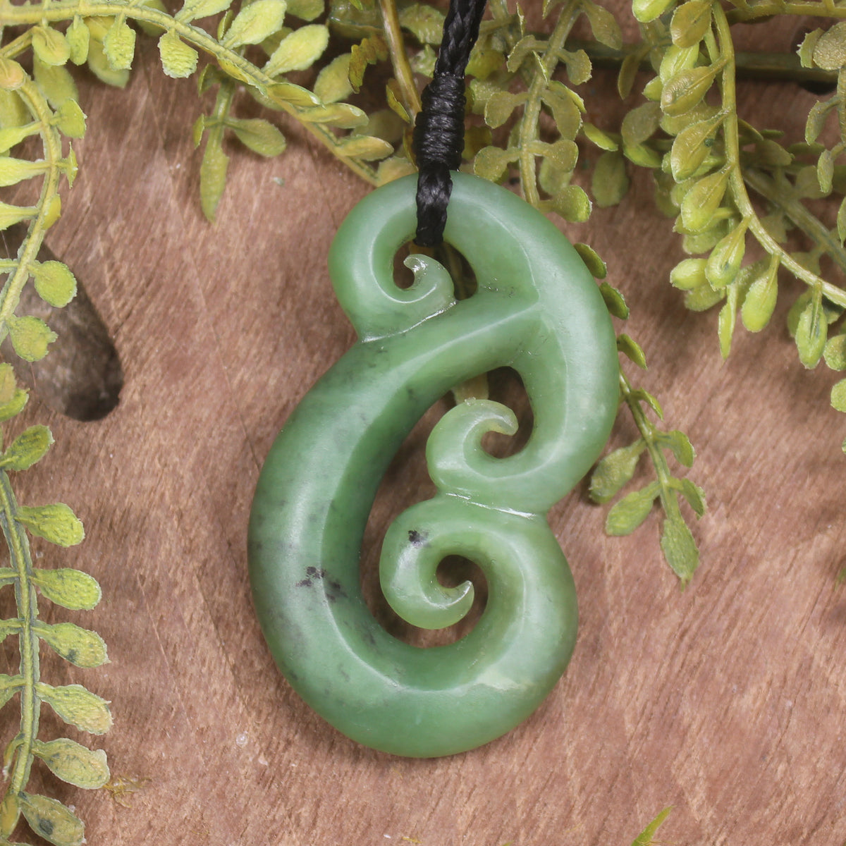 Hammerhead pendant carved from Hapopo Pounamu - NZ Greenstone