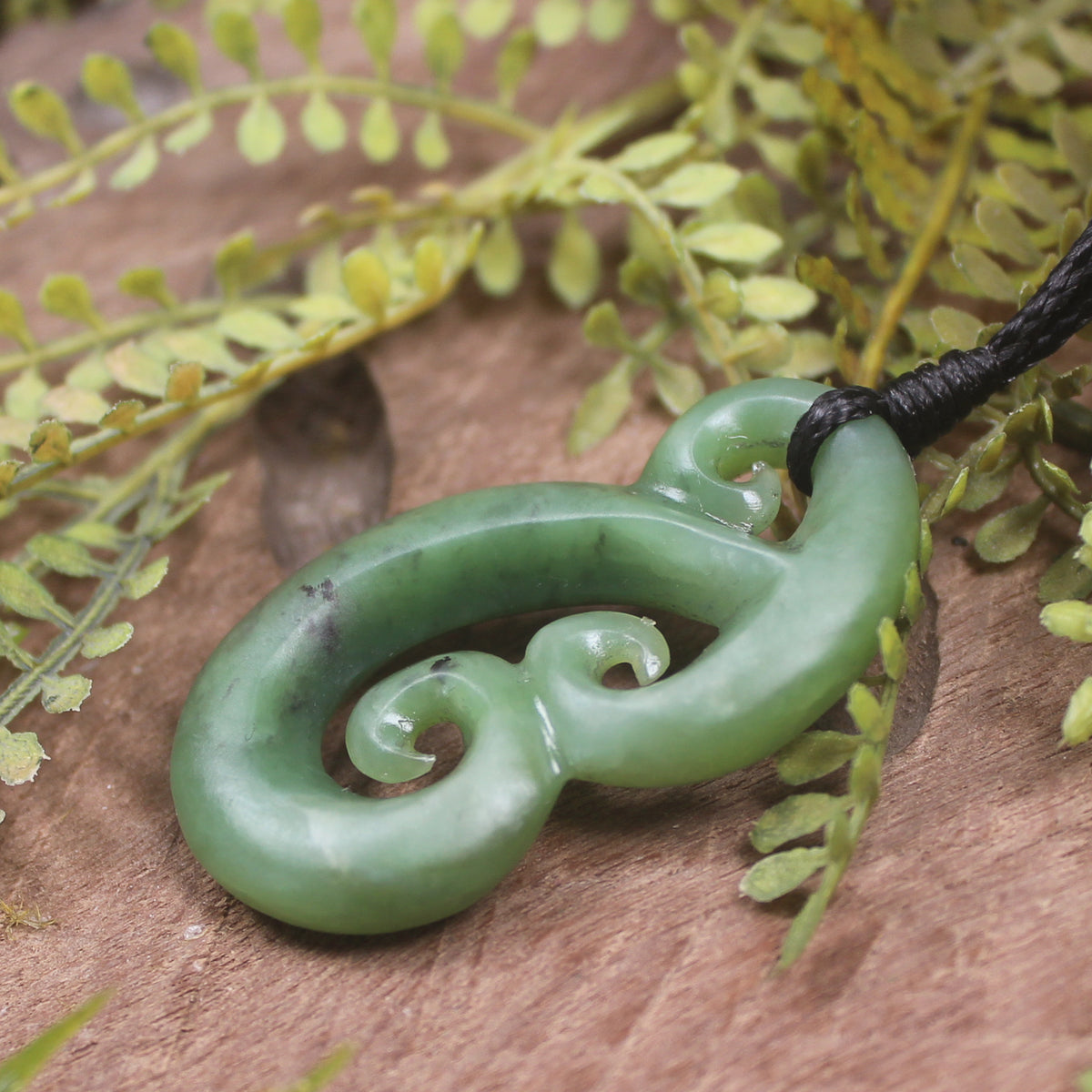 Hammerhead pendant carved from Hapopo Pounamu - NZ Greenstone
