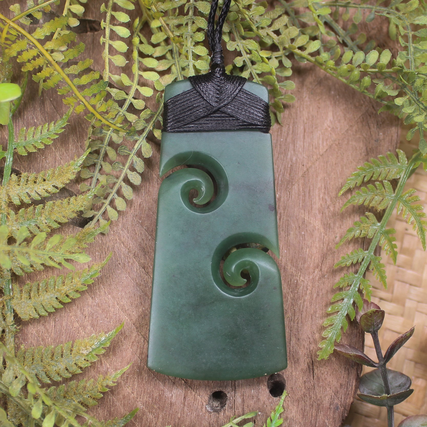 Kawakawa Pounamu Toki with Koru
