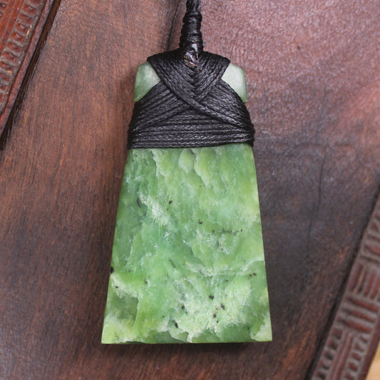 Hapopo Pounamu Toki - NZ Greenstone