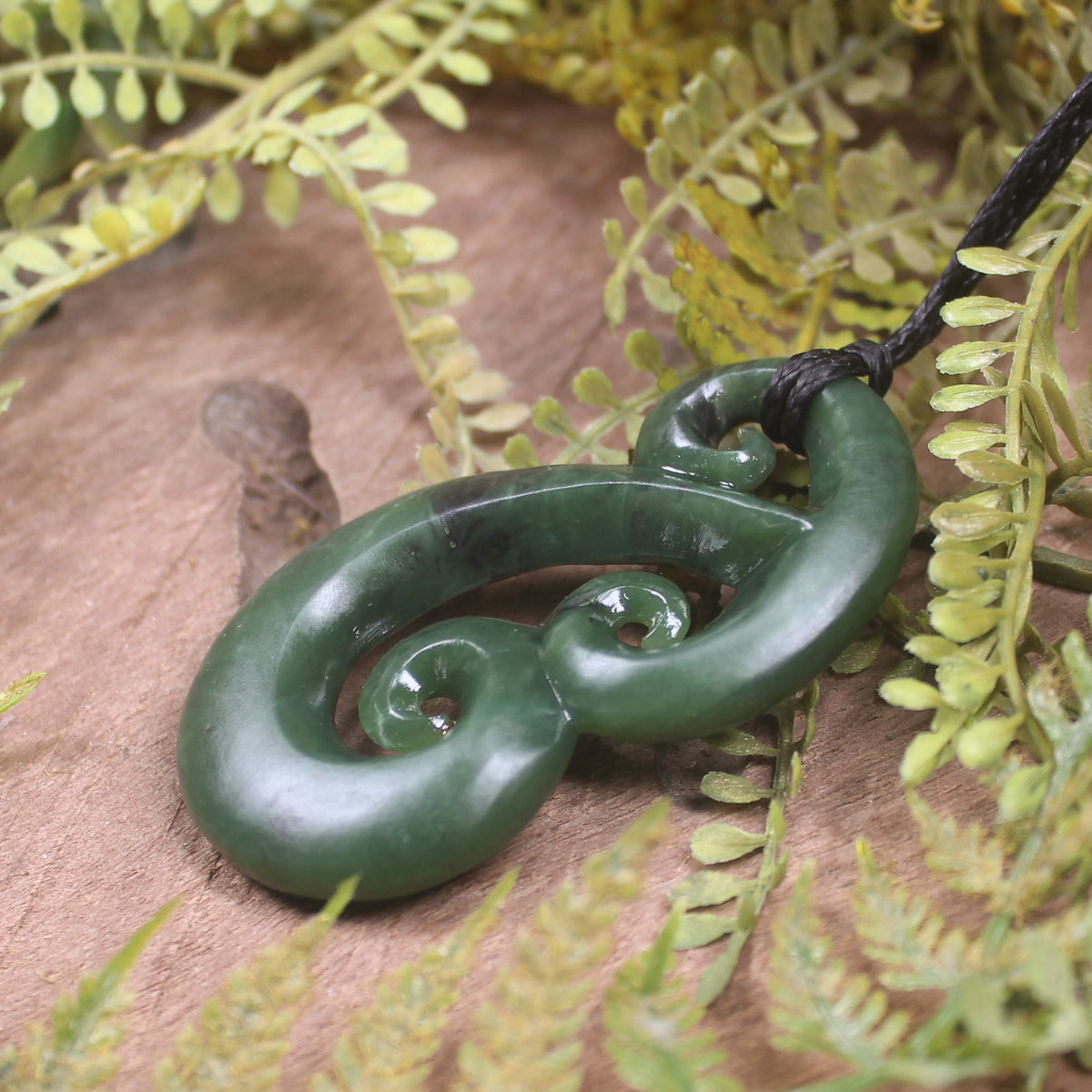 Hammerhead pendant carved from Hapopo Pounamu - NZ Greenstone