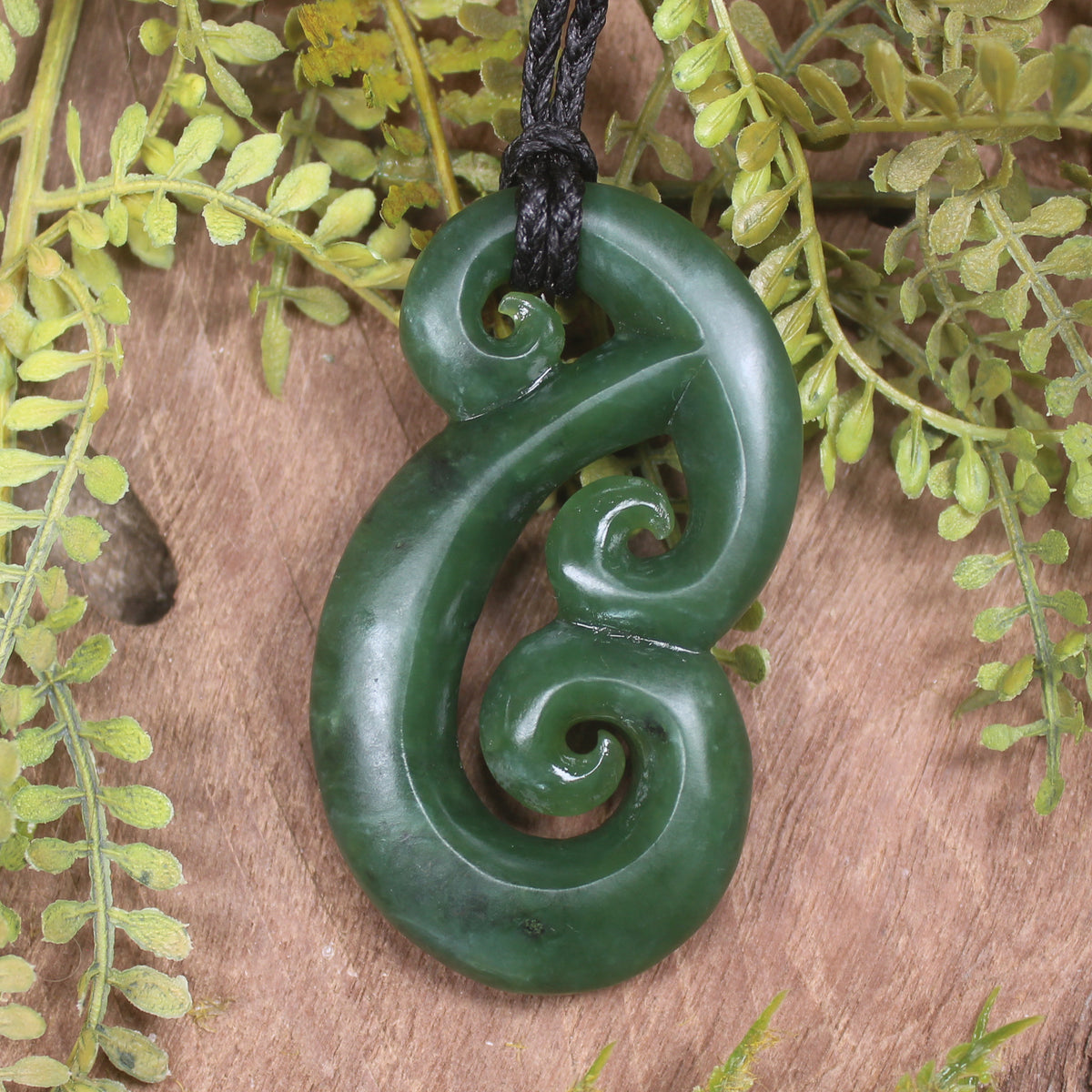 Hammerhead pendant carved from Kawakawa Pounamu - NZ Greenstone