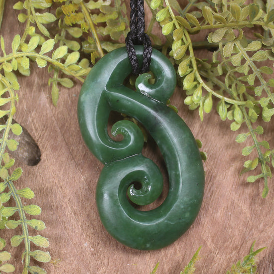Hammerhead pendant carved from Kawakawa Pounamu - NZ Greenstone