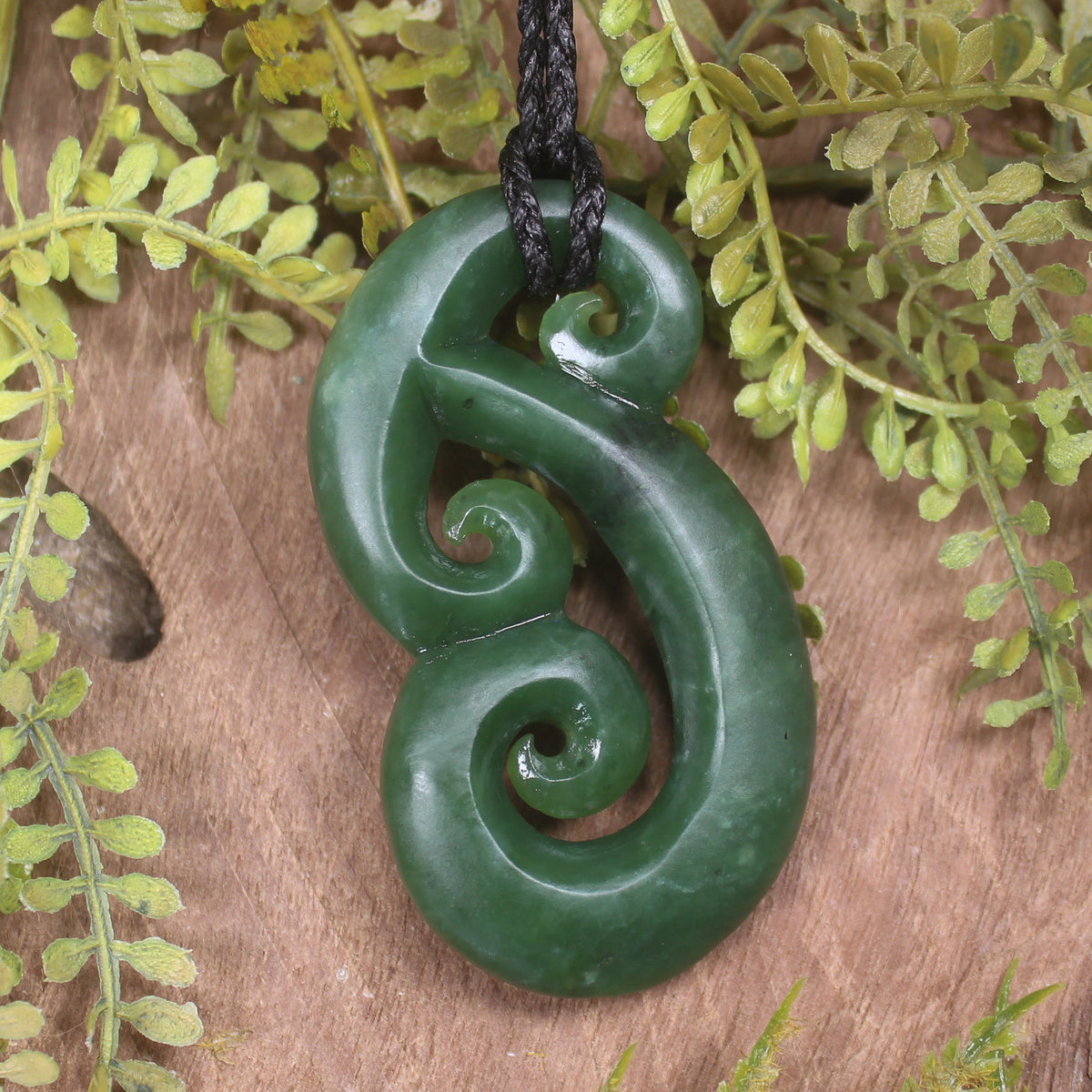 Hammerhead pendant carved from Kawakawa Pounamu - NZ Greenstone