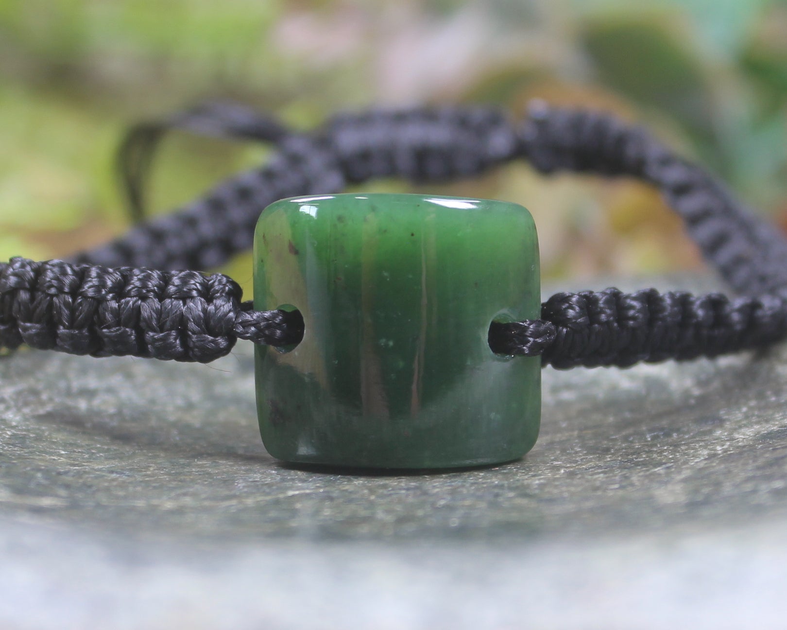 Adjustable cord bracelet with Kawakawa Pounamu