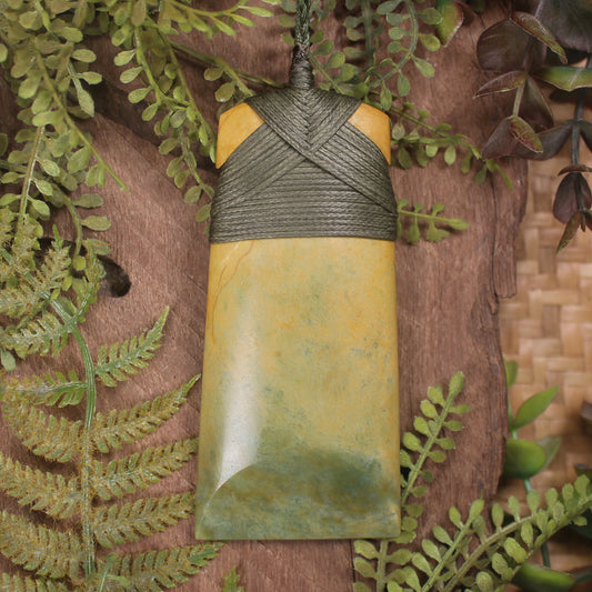 Flower Jade Pounamu Toki Pendant - NZ Greenstone
