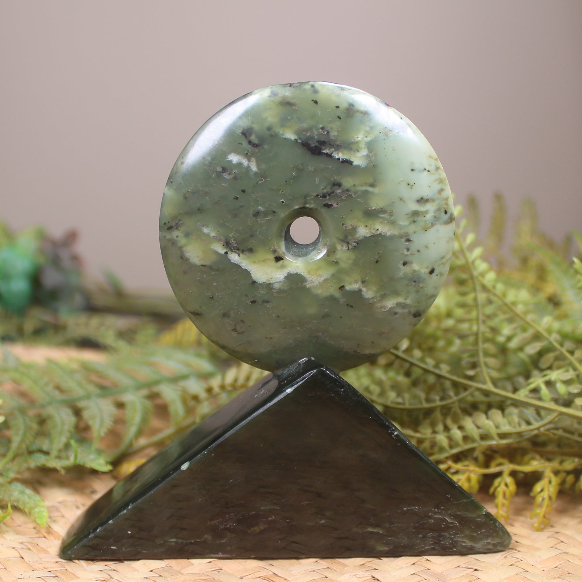 Pounamu Porowhita Sculpture