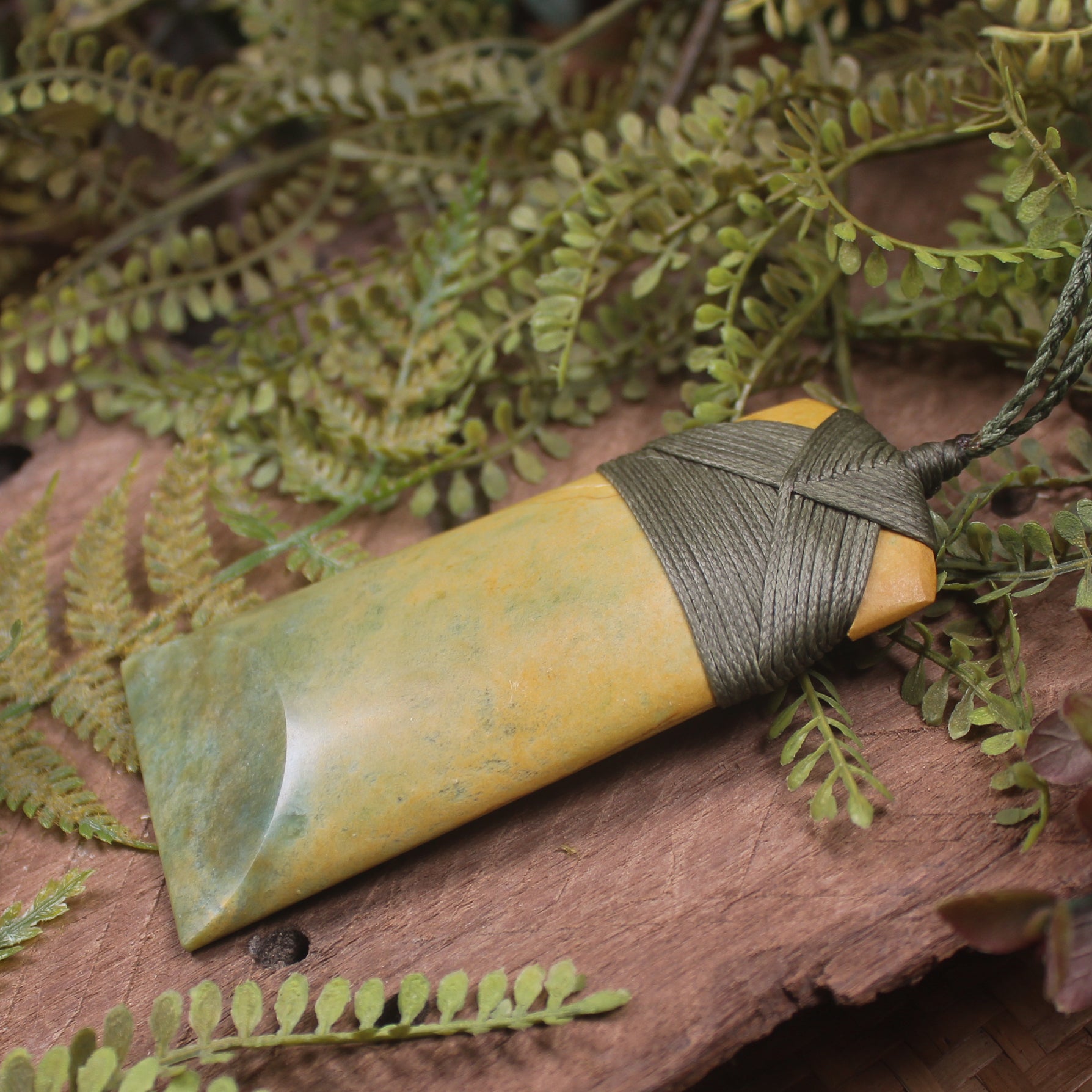 Flower Jade Pounamu Toki Pendant - NZ Greenstone