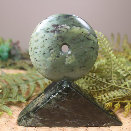 Pounamu Porowhita Sculpture