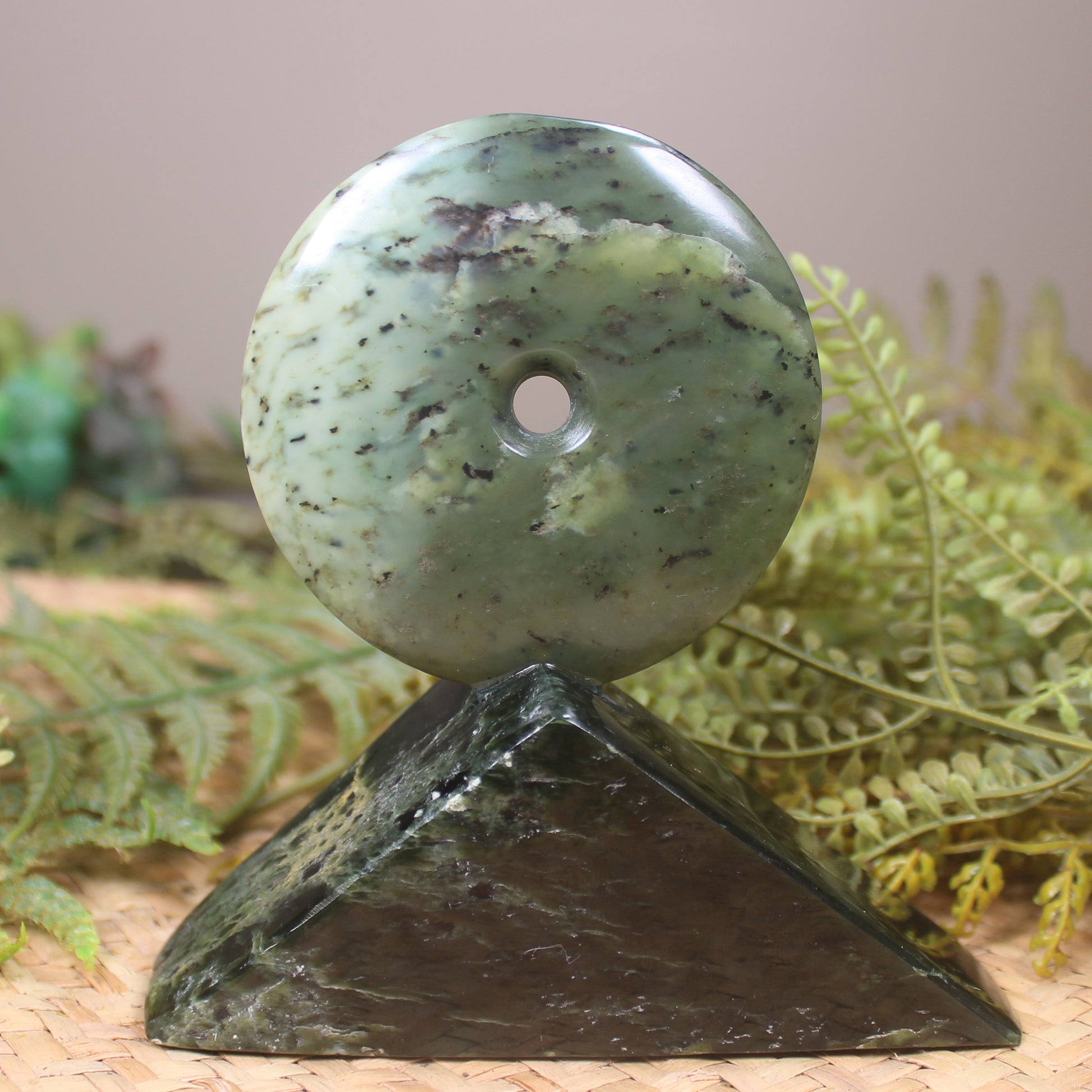 Pounamu Porowhita Sculpture