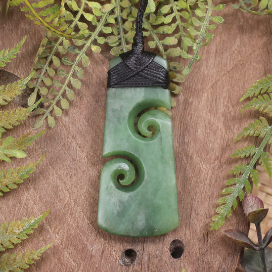 Hapopo Pounamu Toki with Koru - NZ Greenstone