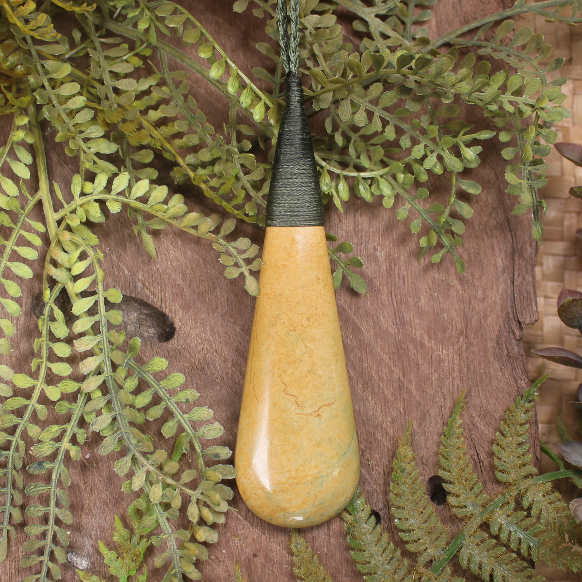 Raukaraka Pounamu Toki Pendant - NZ Greenstone