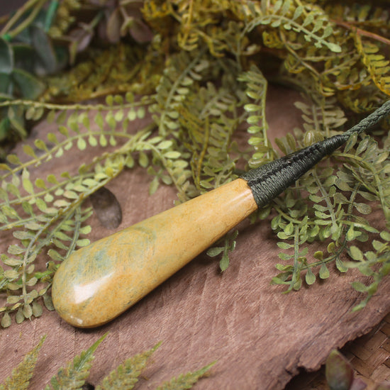 Raukaraka Pounamu Toki Pendant - NZ Greenstone