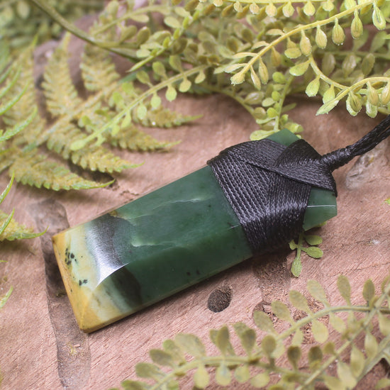 Flower Jade Pounamu Toki Pendant - NZ Greenstone