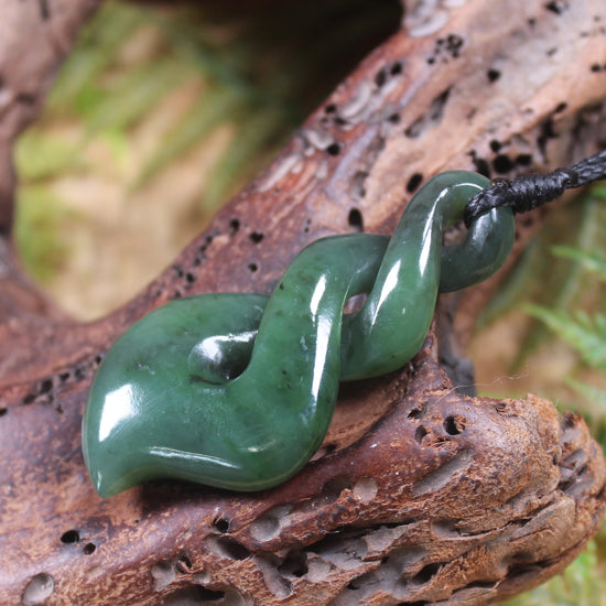 Twist or Pikorua carved from Hapopo Pounamu - NZ Greenstone