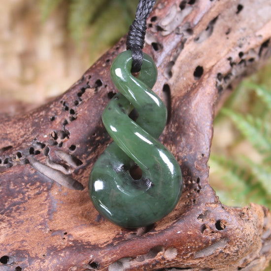 Twist or Pikorua carved from Hapopo Pounamu - NZ Greenstone