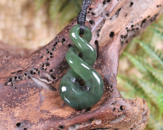 Twist or Pikorua carved from Hapopo Pounamu - NZ Greenstone