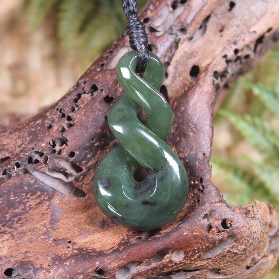 Twist or Pikorua carved from Hapopo Pounamu - NZ Greenstone